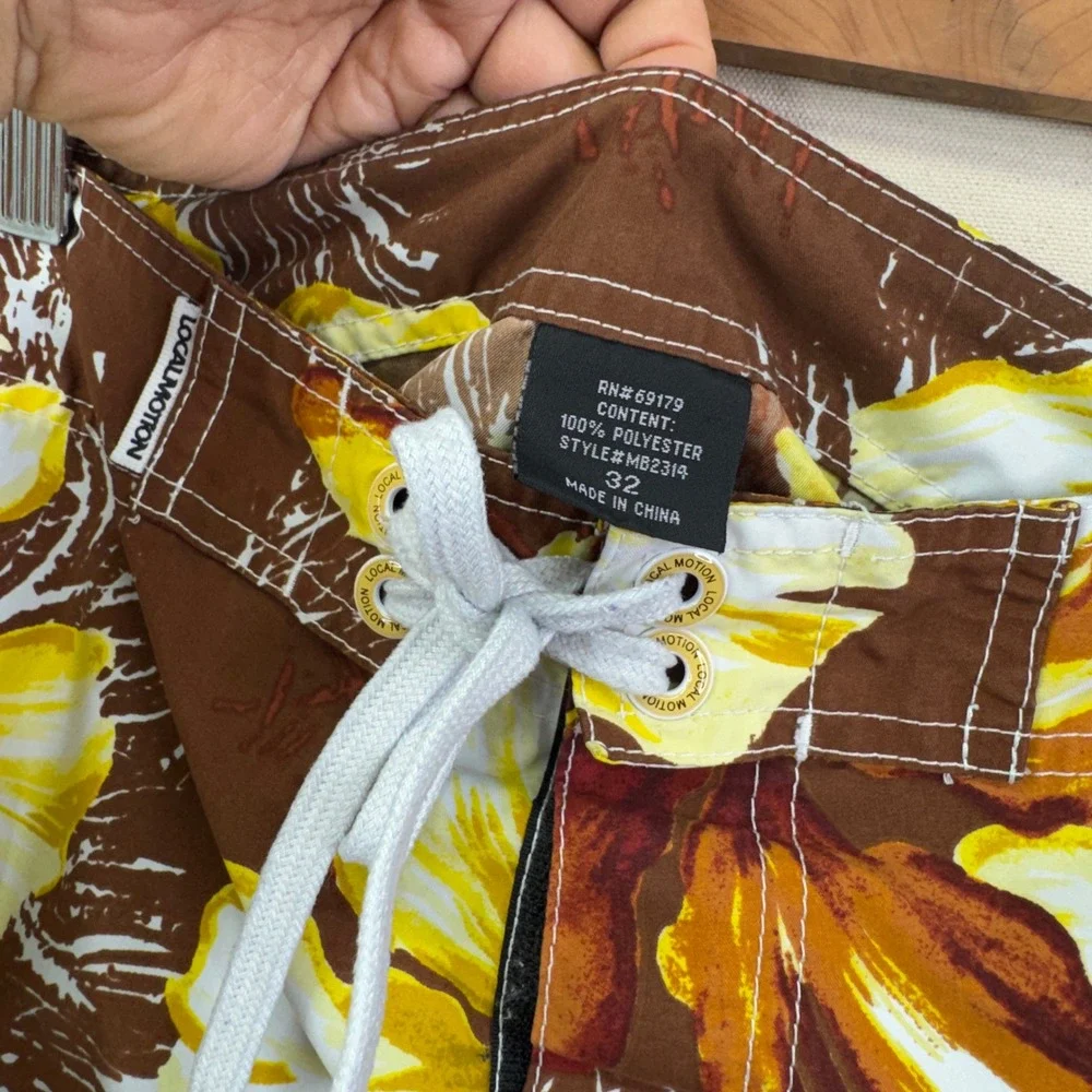Local Motion Board Shorts 32 Brown Floral Hibiscus Surf Beach Skater Retro